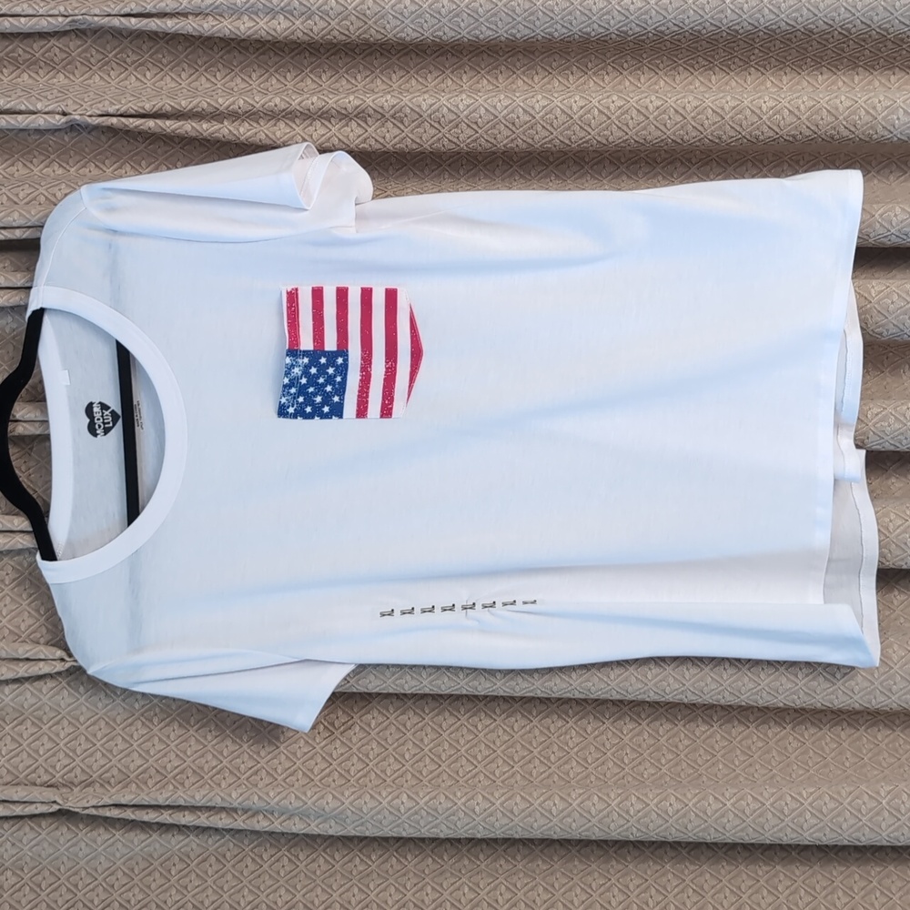 Women's Size XL NWT Modern Lux American Flag Short Sleeve Shirt